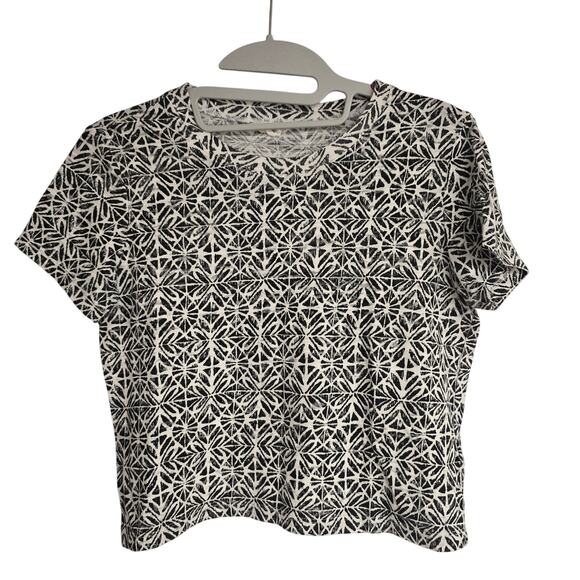 Women's Aeropostale Black & White Patterned Cropped Tee | Size XS - Picture 1 of 6